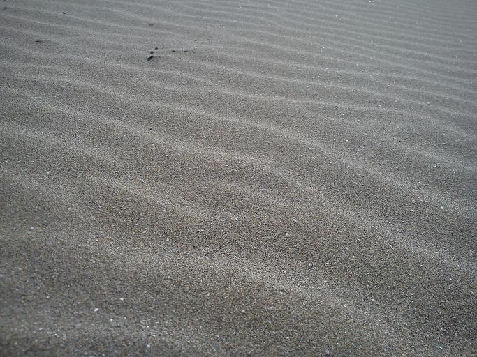 drsný písek