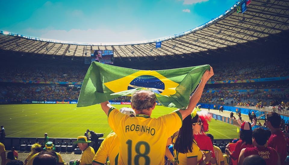 Na fotbal chodíme často.